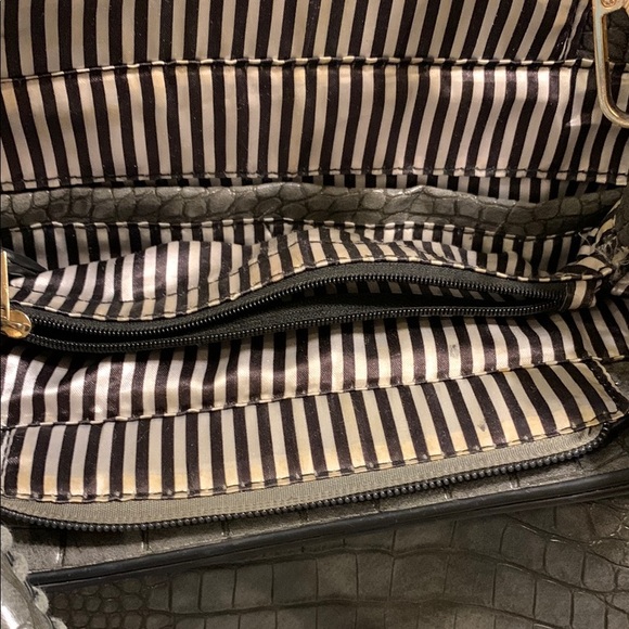 Elegant Faux Crocodile-Embossed Gray Handbag - Picture 2 of 4